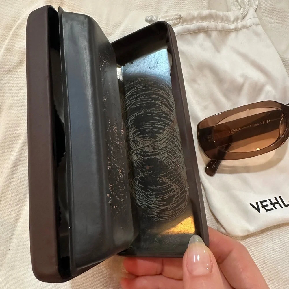 VEHLA Brown Rectangular Sunglasses - Picture 7 of 7